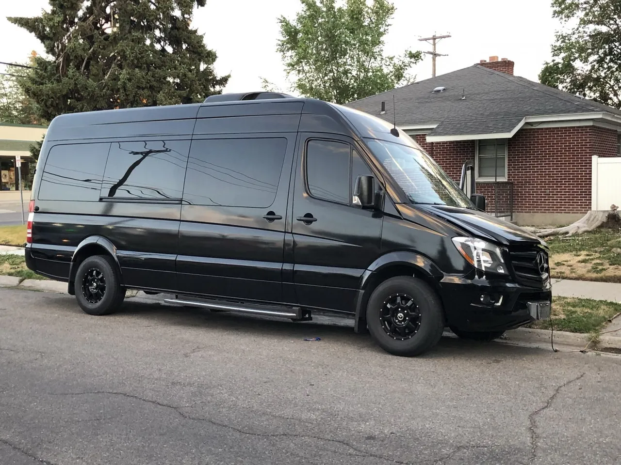 12 Passenger Mercedes-Benz Party Bus (black), pic 2