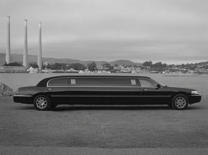 2010 Luxury Stretch 8 Passangers (black) for party bus rental for booking