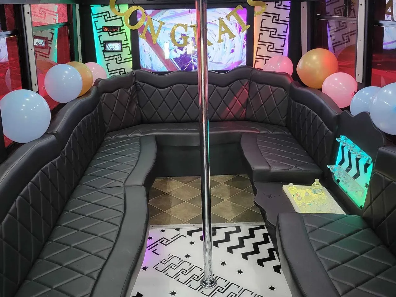 Chevrolet Party Bus (white), pic 2