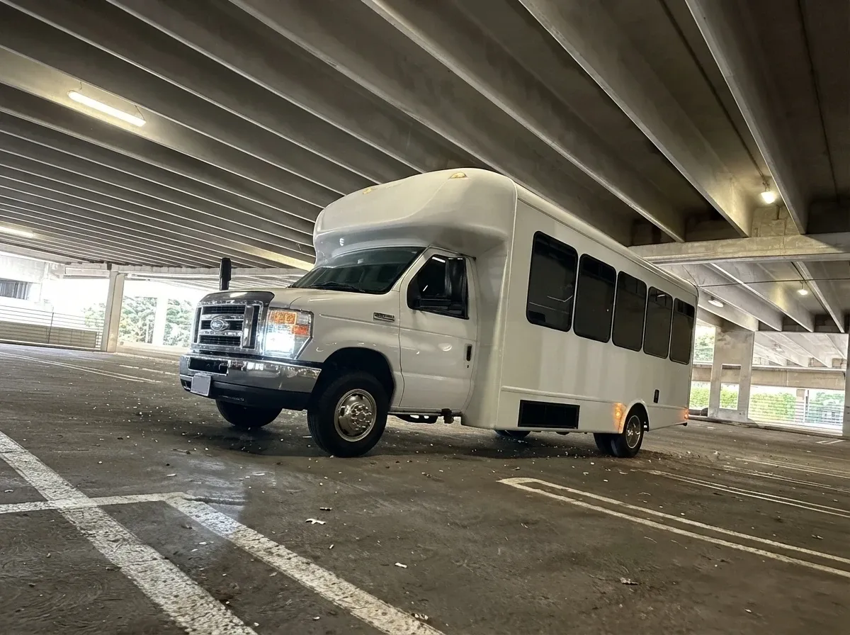 Ford E-450 Series Party Bus (white), pic 8