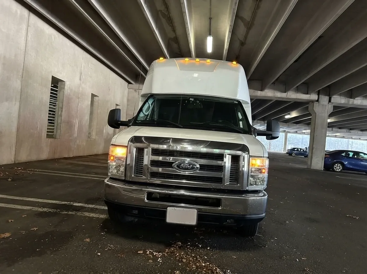 Ford E-450 Series Party Bus (white), pic 7