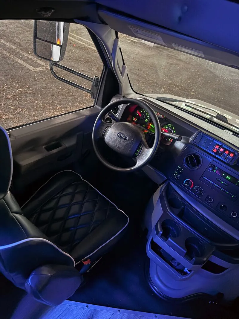 Ford E-450 Series Party Bus: closer look, pic 11