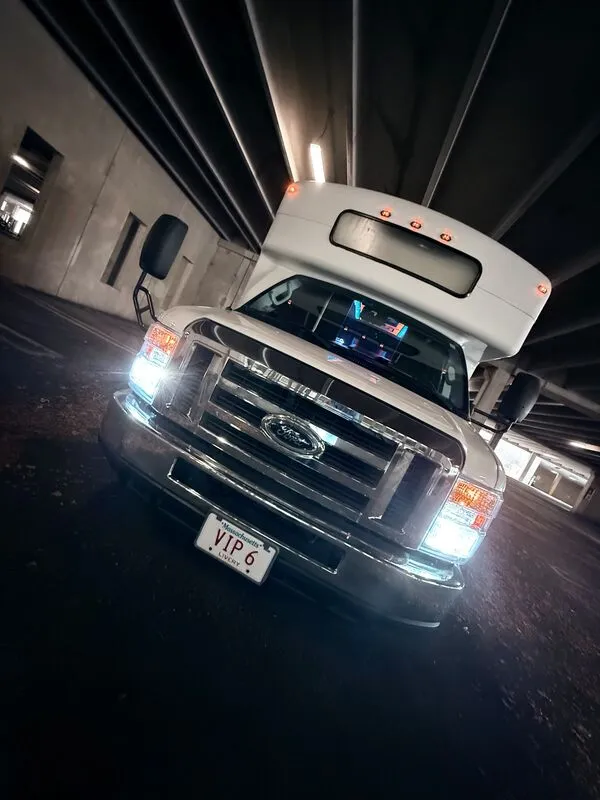 Ford E-450 Series Party Bus (white): full view, pic 8