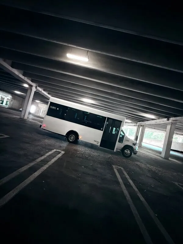 Ford E-450 Series Party Bus (white): full view, pic 5