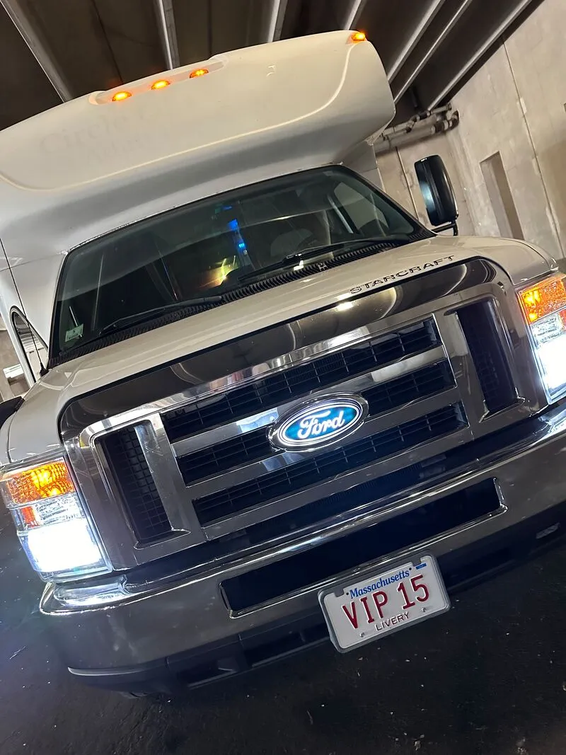 Ford E-450 Series Party Bus (white): full view, pic 5