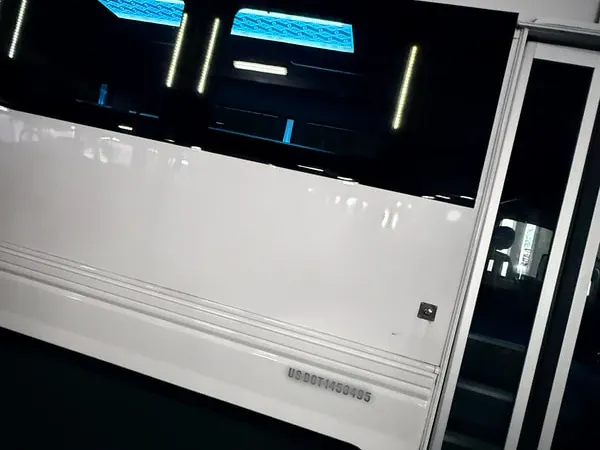 Ford F-550 Party Bus (white), pic 11