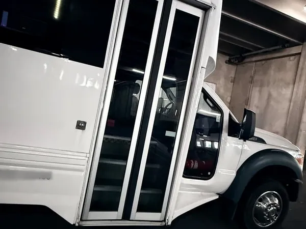 Ford F-550 Party Bus (white), pic 8