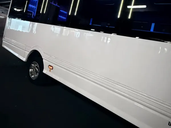 Ford F-550 Party Bus (white), pic 4