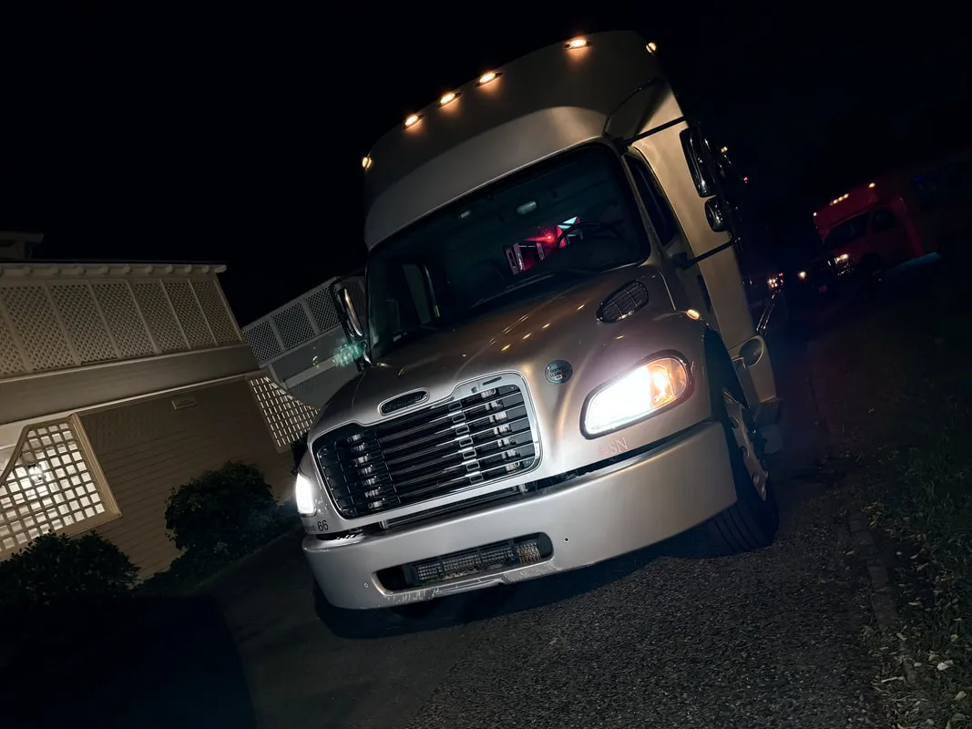 Freightliner Party Bus (silver): full view, pic 3