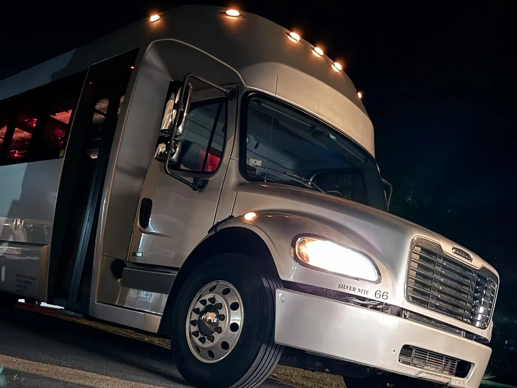 Freightliner Party Bus (silver): full view, pic 4