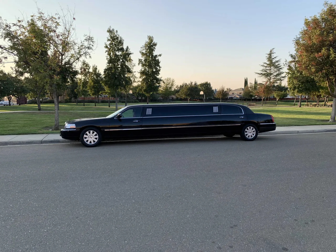 8 Passenger Stretch Limousine (black) for party bus rental for booking 8 Passenger Stretch Limousine (black) for party bus rental for booking