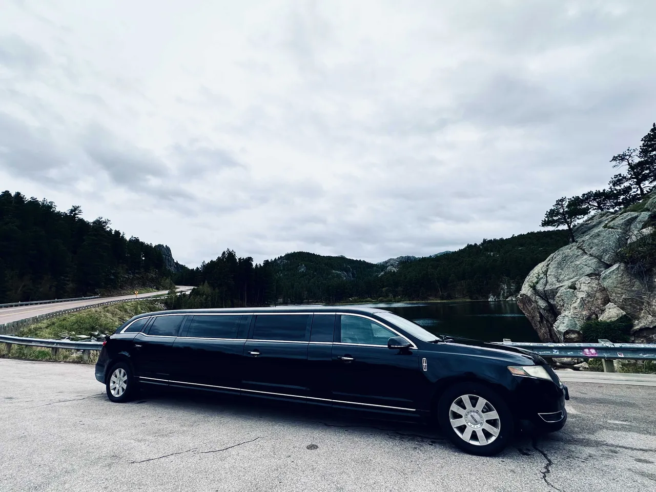 Lincoln MKT Limousine (black) for party bus rental, pic 3