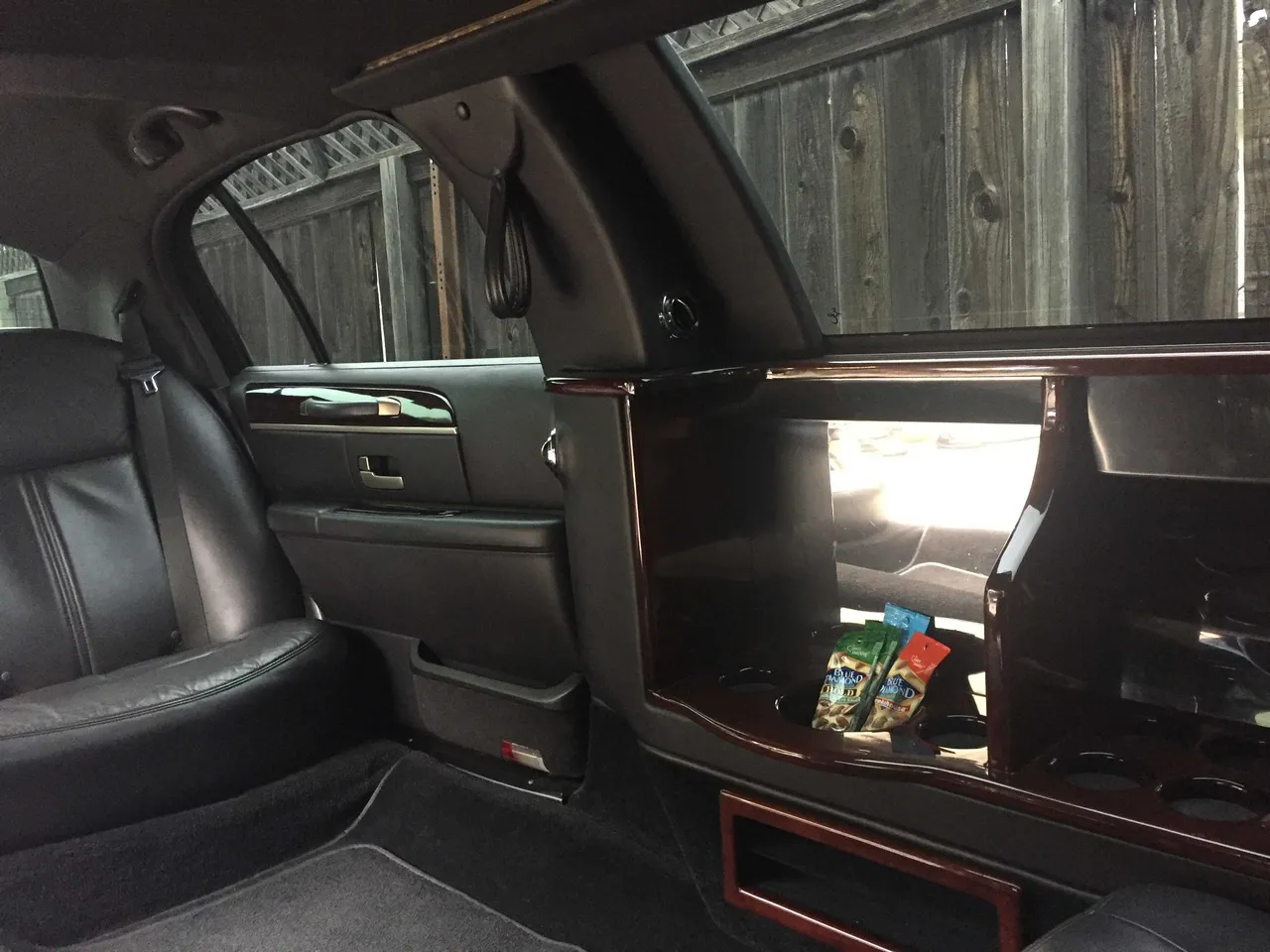 Lincoln Stretch Limousine for party bus rental: seating area, pic 4 Lincoln Stretch Limousine for party bus rental: seating area, pic 4