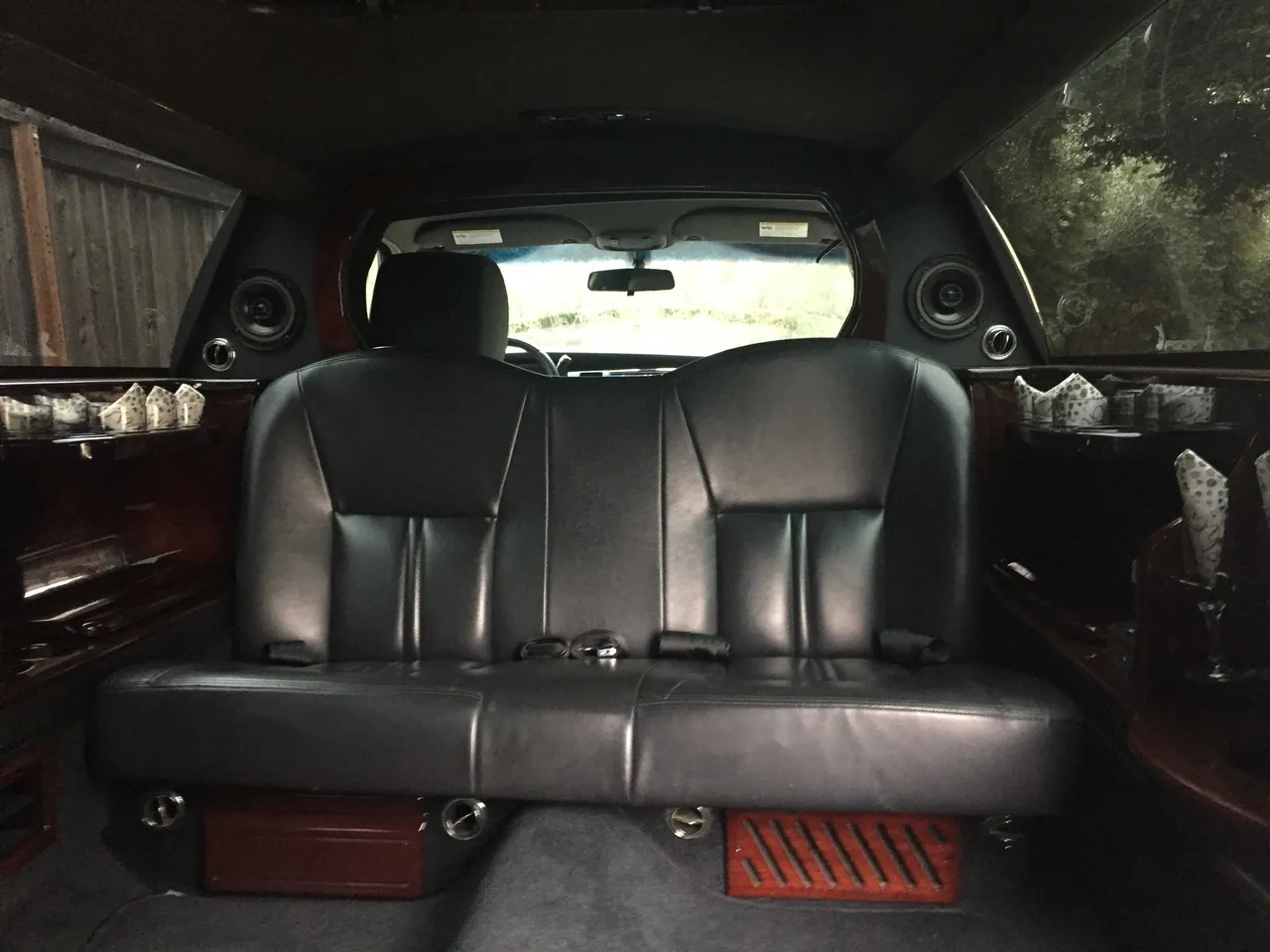 Lincoln Stretch Limousine for party bus rental: seating area Lincoln Stretch Limousine for party bus rental: seating area