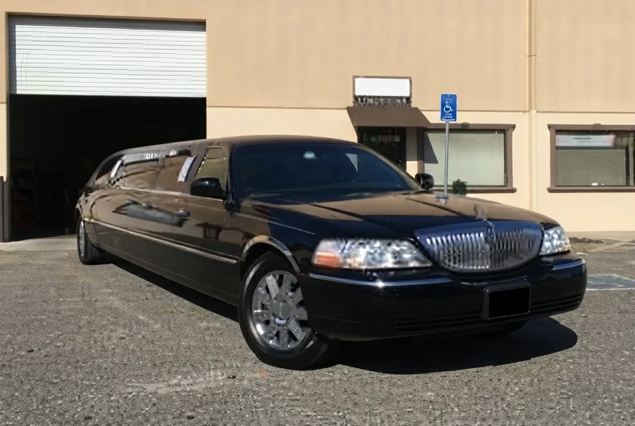 Lincoln Town Car Limousine (black) for party bus rental, pic 2