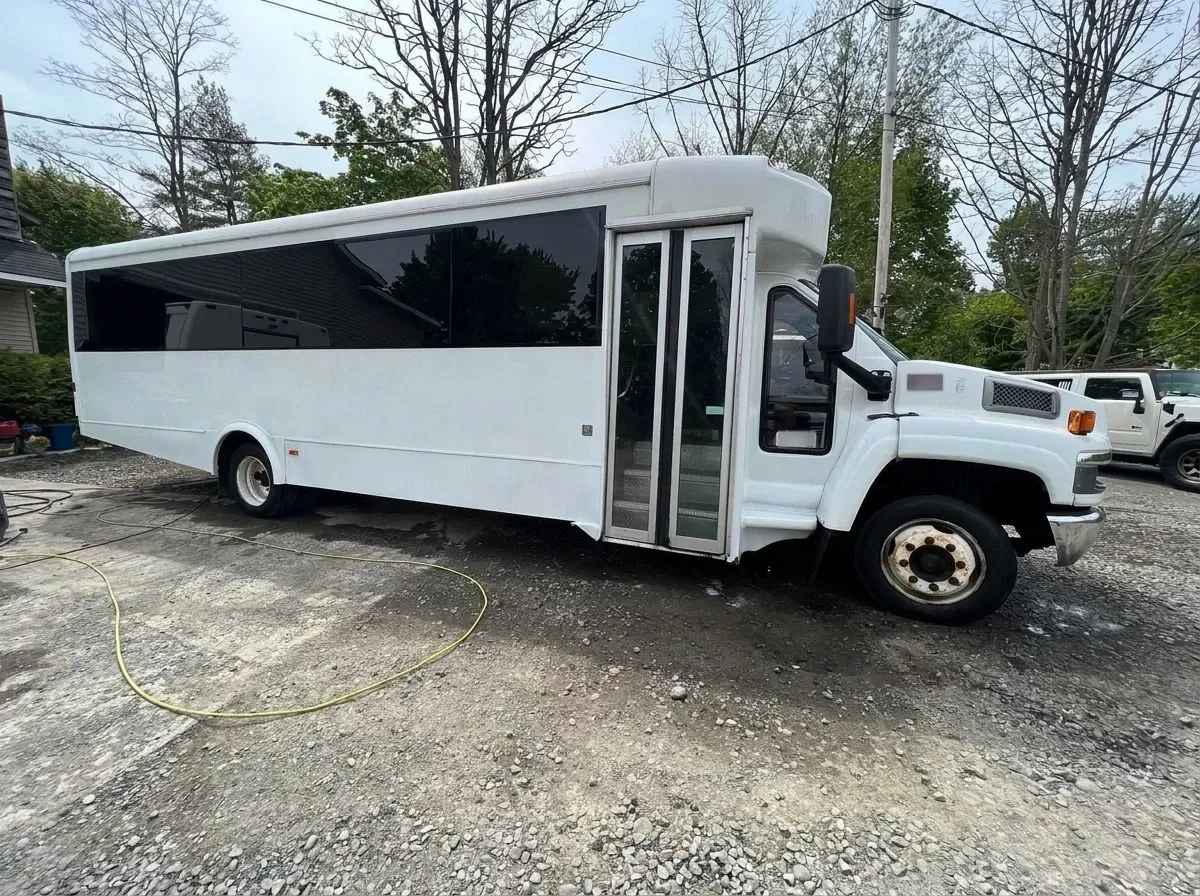 Party Bus - Sophia Loren (white) for booking