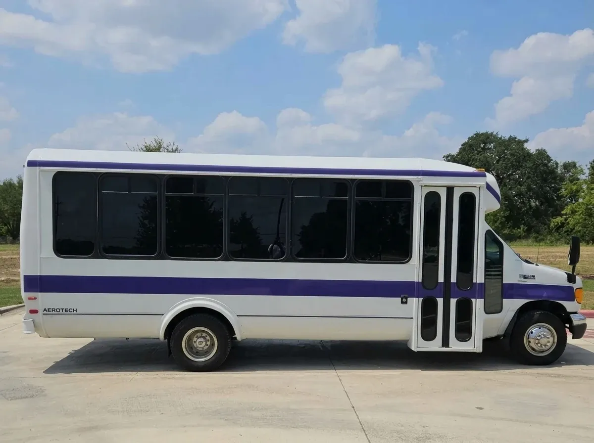 Purpleline Party Bus (white), pic 2